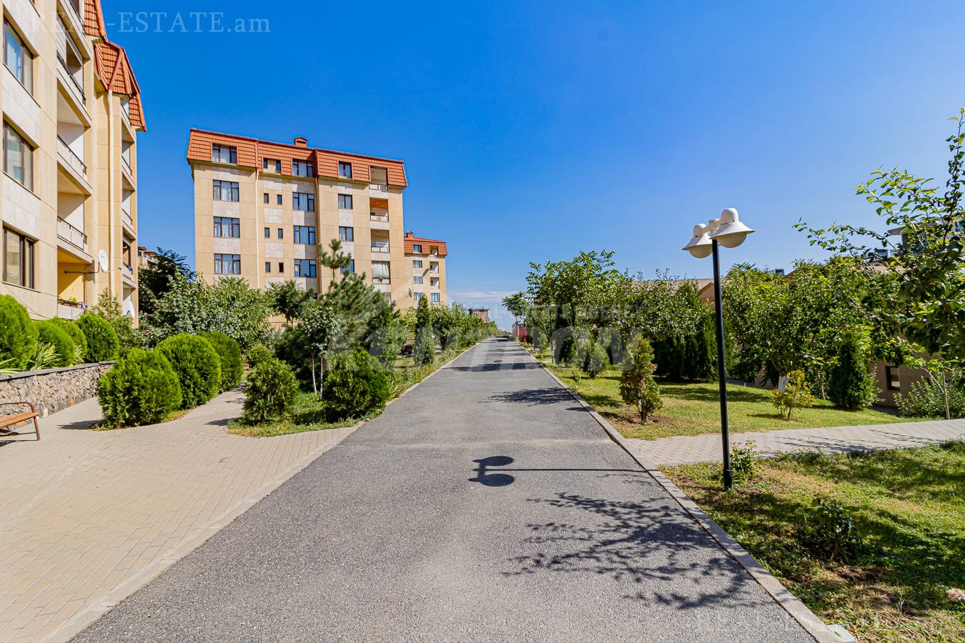 Купить 3 комнатную квартиру Антараин ул, Центр Ереван, 137482