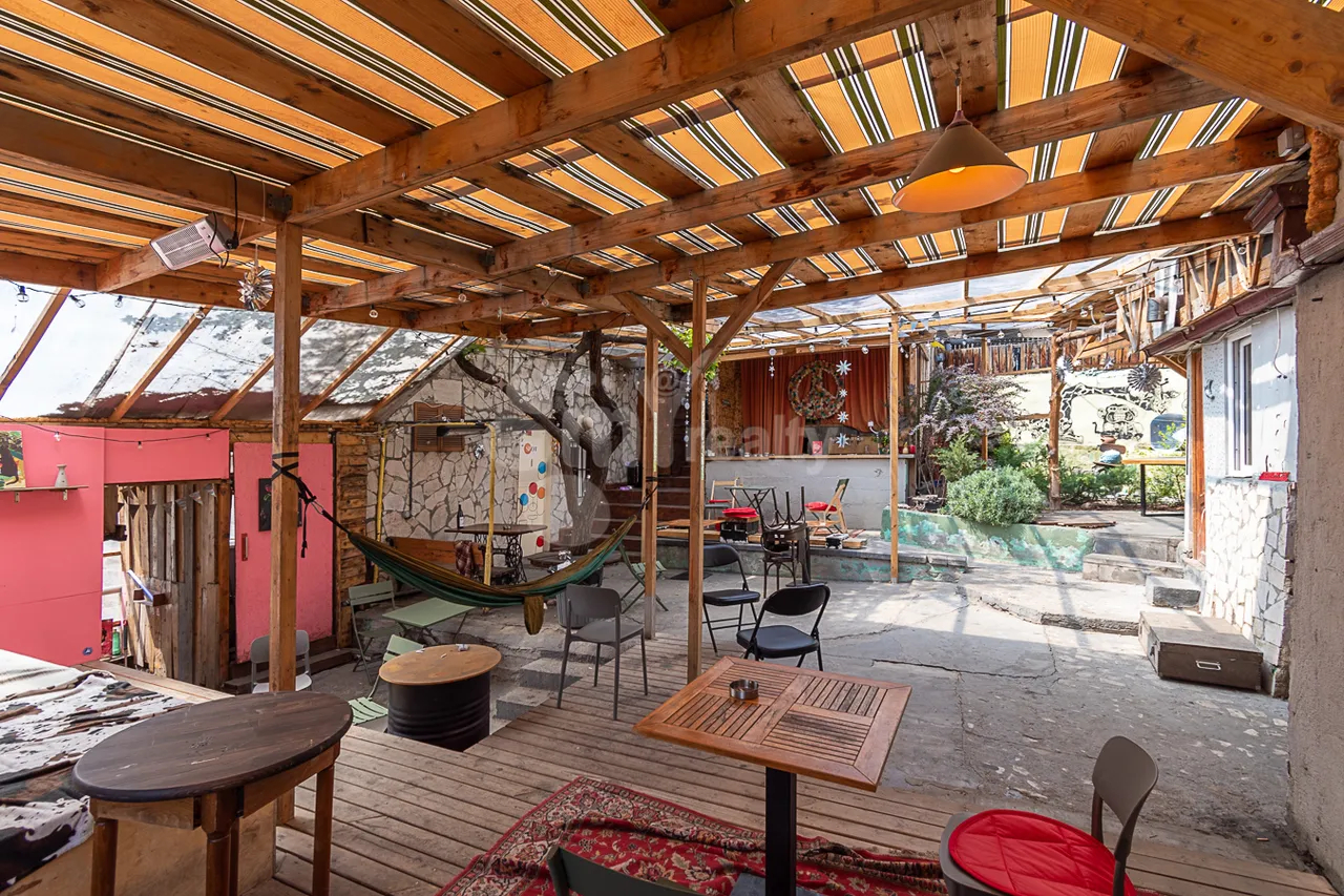 Купить коммерческoе помещение Сарян ул, Центр Ереван, 160253