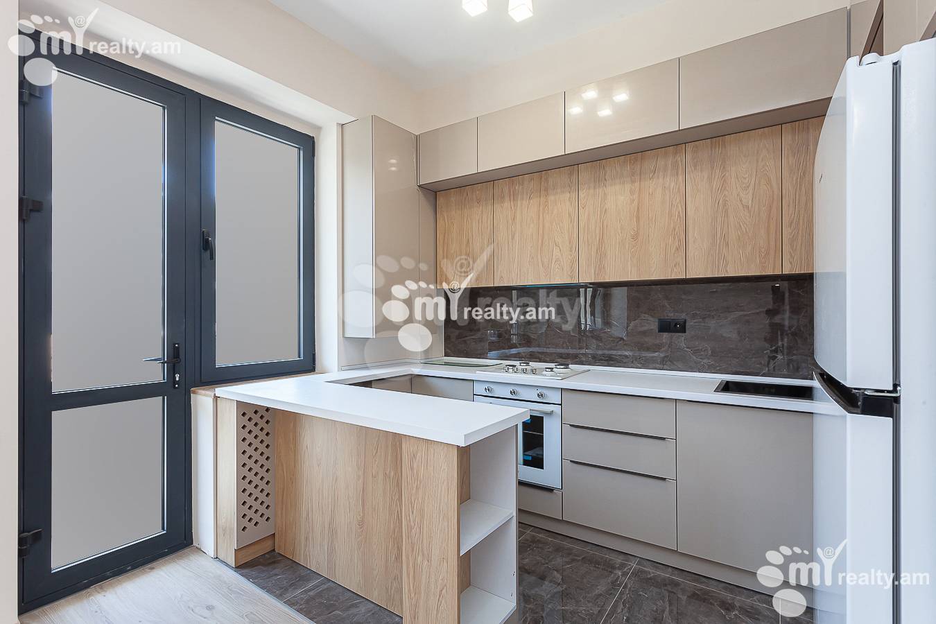 Купить 2 комнатную квартиру Антараин ул, Центр Ереван, 152935