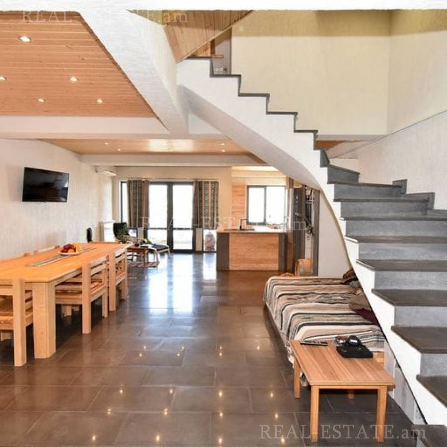 3 bedroom apartment for sale Antarayin St, Center Yerevan, 133237