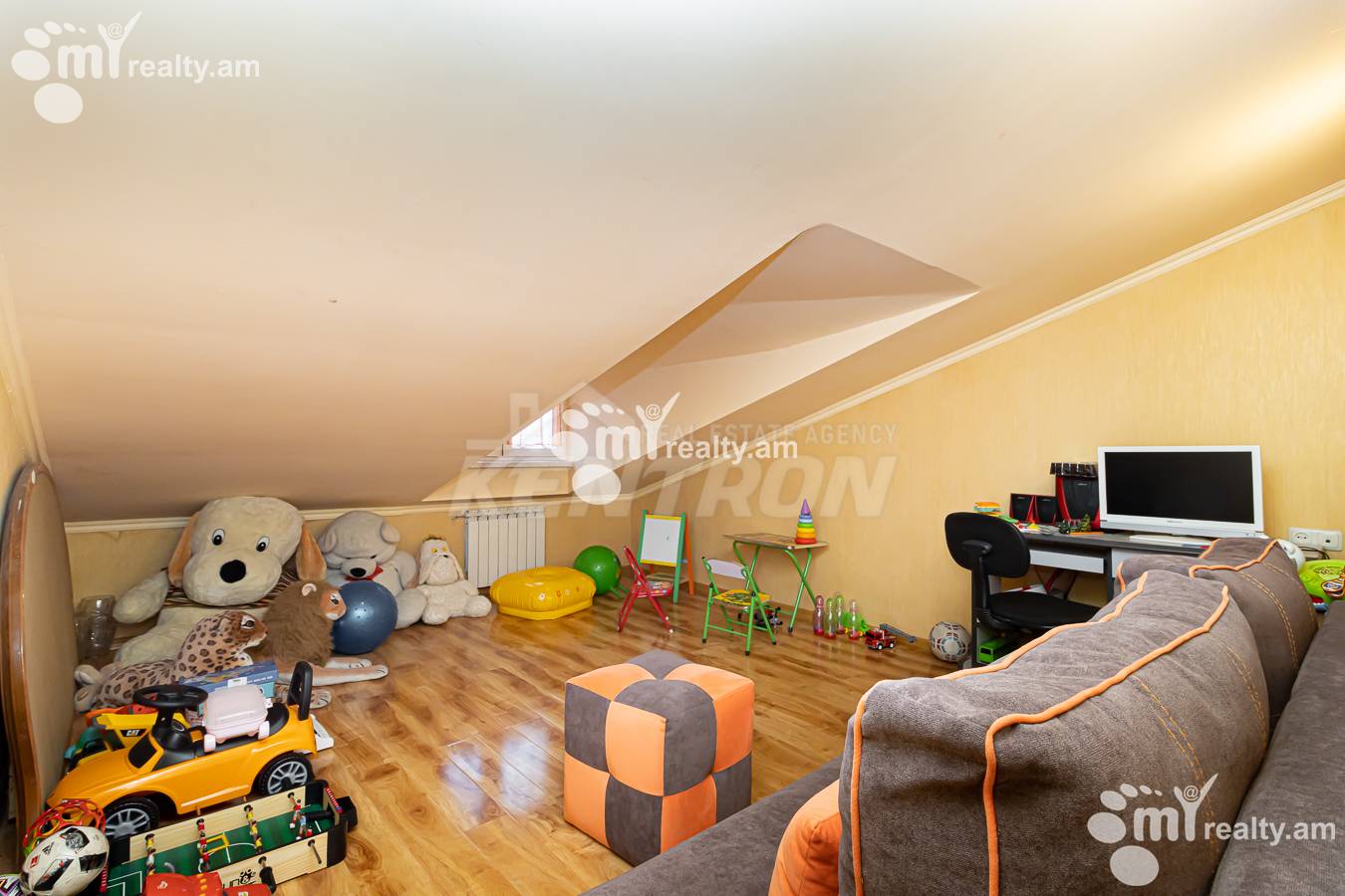 Купить 5 комнатную квартиру Г.Кочар ул, Арабкир Ереван, 154320