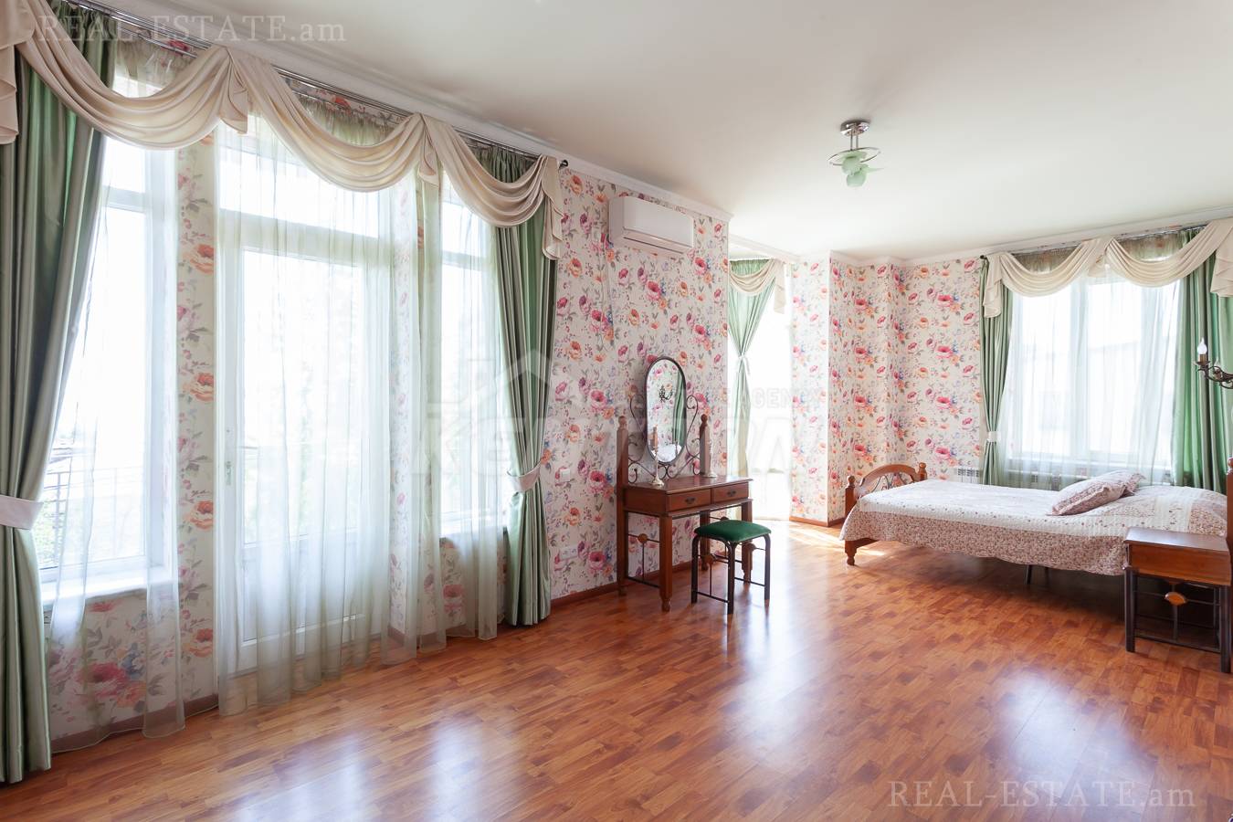 Купить дом Варшавян ул, Канакер-Зейтун Ереван, 137475