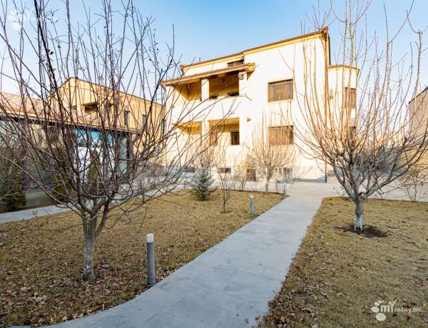 arandznatun-vacharq-Yerevan-Ajapnyak