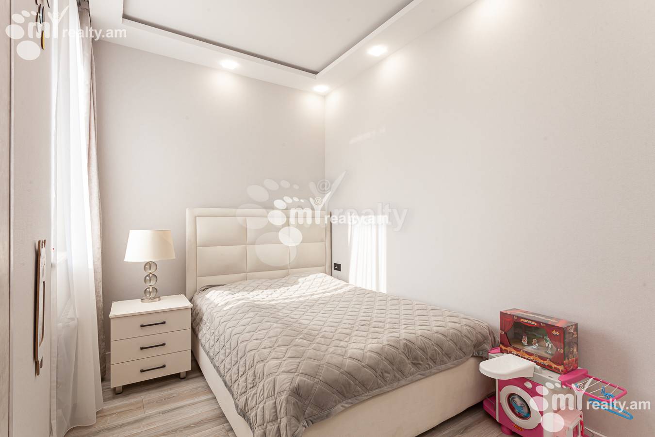 5 bedroom apartment for sale خیابان تومانیان, مرکز شهر ایروان, 154692