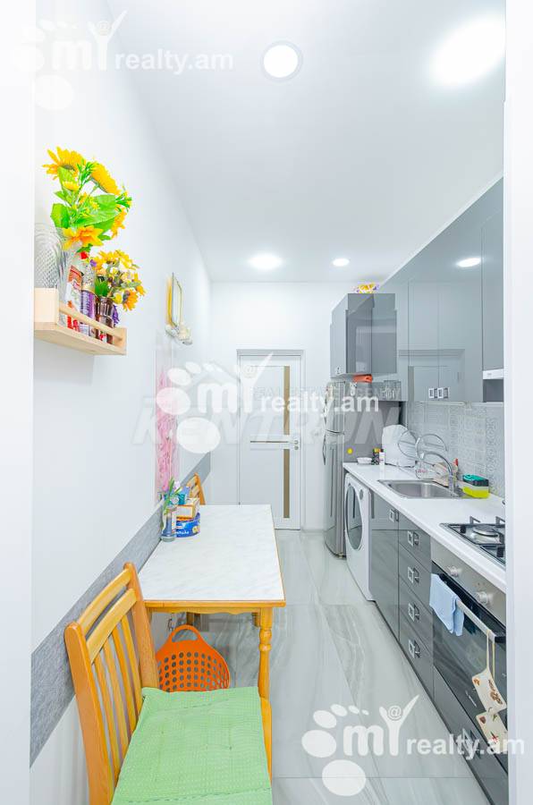 2 սենյականոց բնակարան  Մաշտոցի պող, Կենտրոն Երևան, 139986