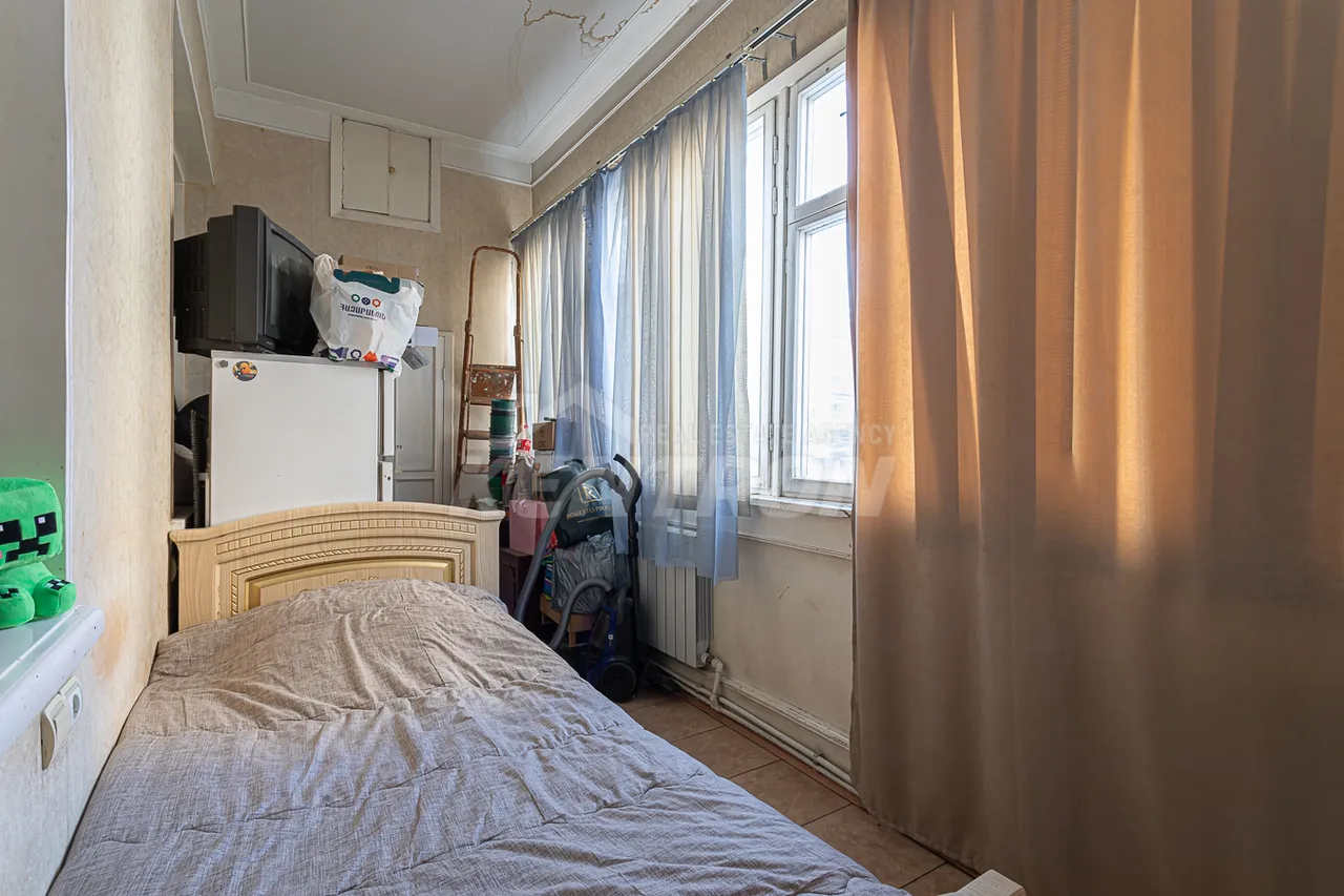 3 bedroom apartment for sale Paronyan St, Center Yerevan, 157419