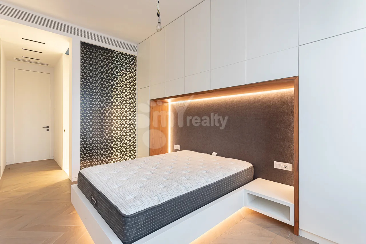 Купить 4 комнатную квартиру Пушкин ул, Центр Ереван, 157582