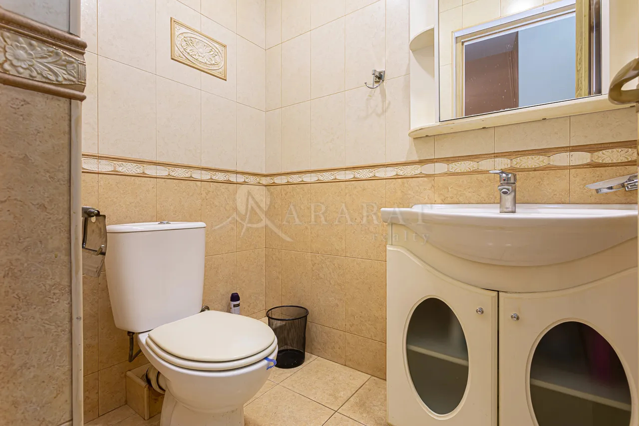 3 bedroom apartment for rent Amiryan St, Center Yerevan, 158204