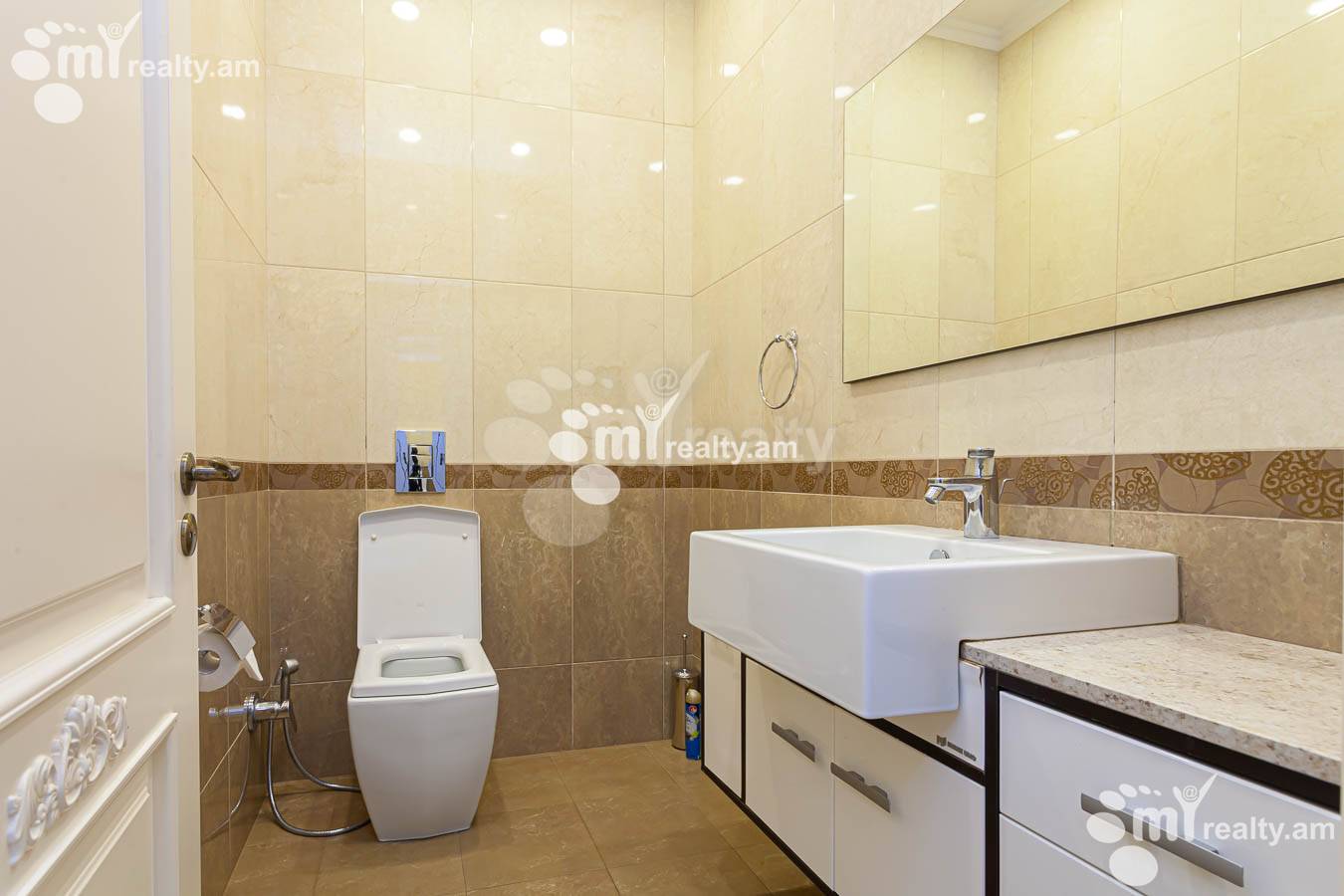 3 bedroom apartment for rent Aram St, Center Yerevan, 156776