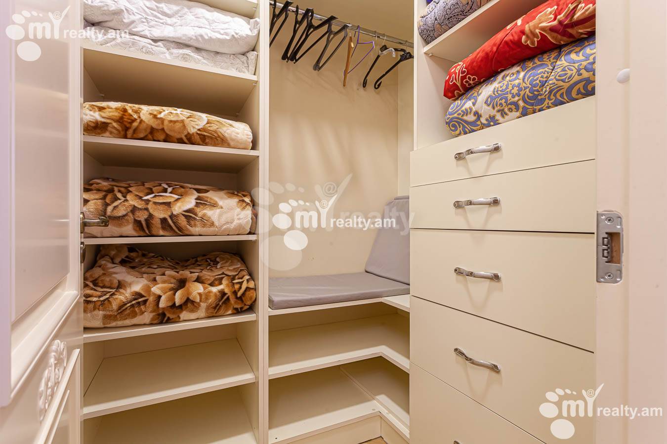 3 bedroom apartment for rent Aram St, Center Yerevan, 156776