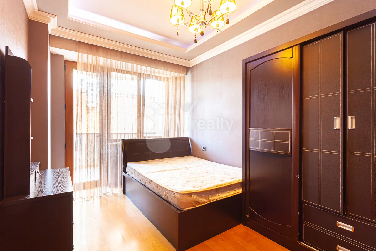 4 bedroom apartment for rent Vardanants St, Center Yerevan, 161364