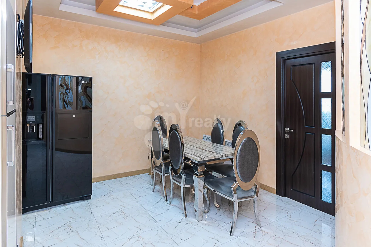 4 bedroom apartment for rent Keri St, Arabkir Yerevan, 161712
