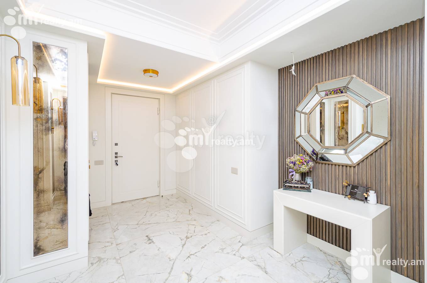 3 bedroom apartment for sale Aram St, Center Yerevan, 149923