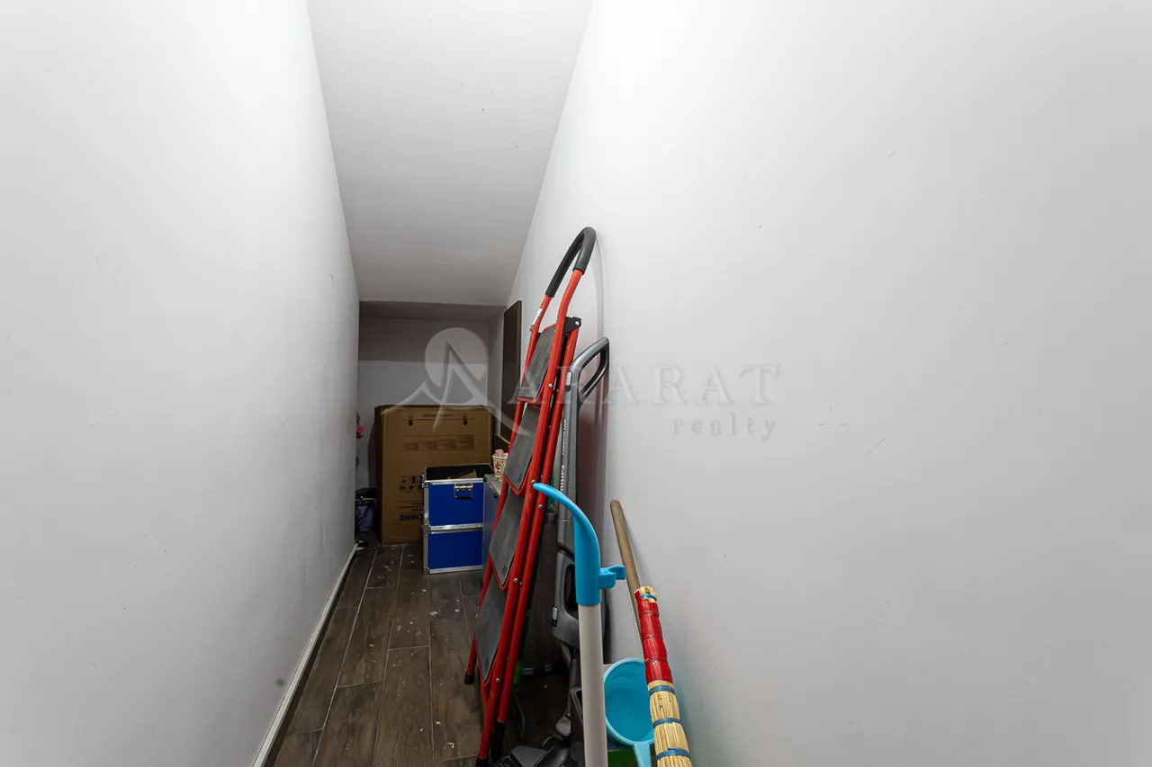 House for sale Lusinyants street, مرکز شهر ایروان, 157387