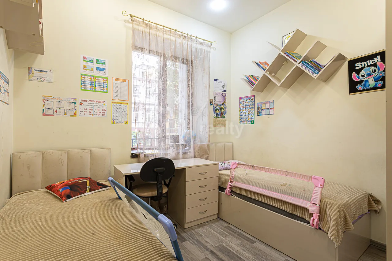 4 bedroom apartment for sale Hanrapetutyan St, Center Yerevan, 159014