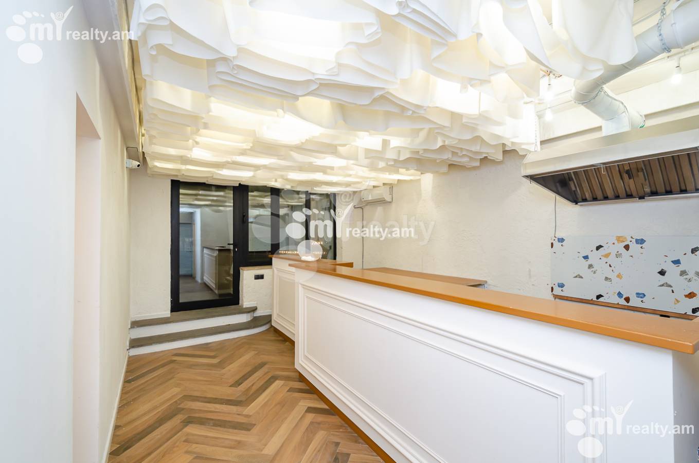 Commercial property for rent Saryan St, Center Yerevan, 153805