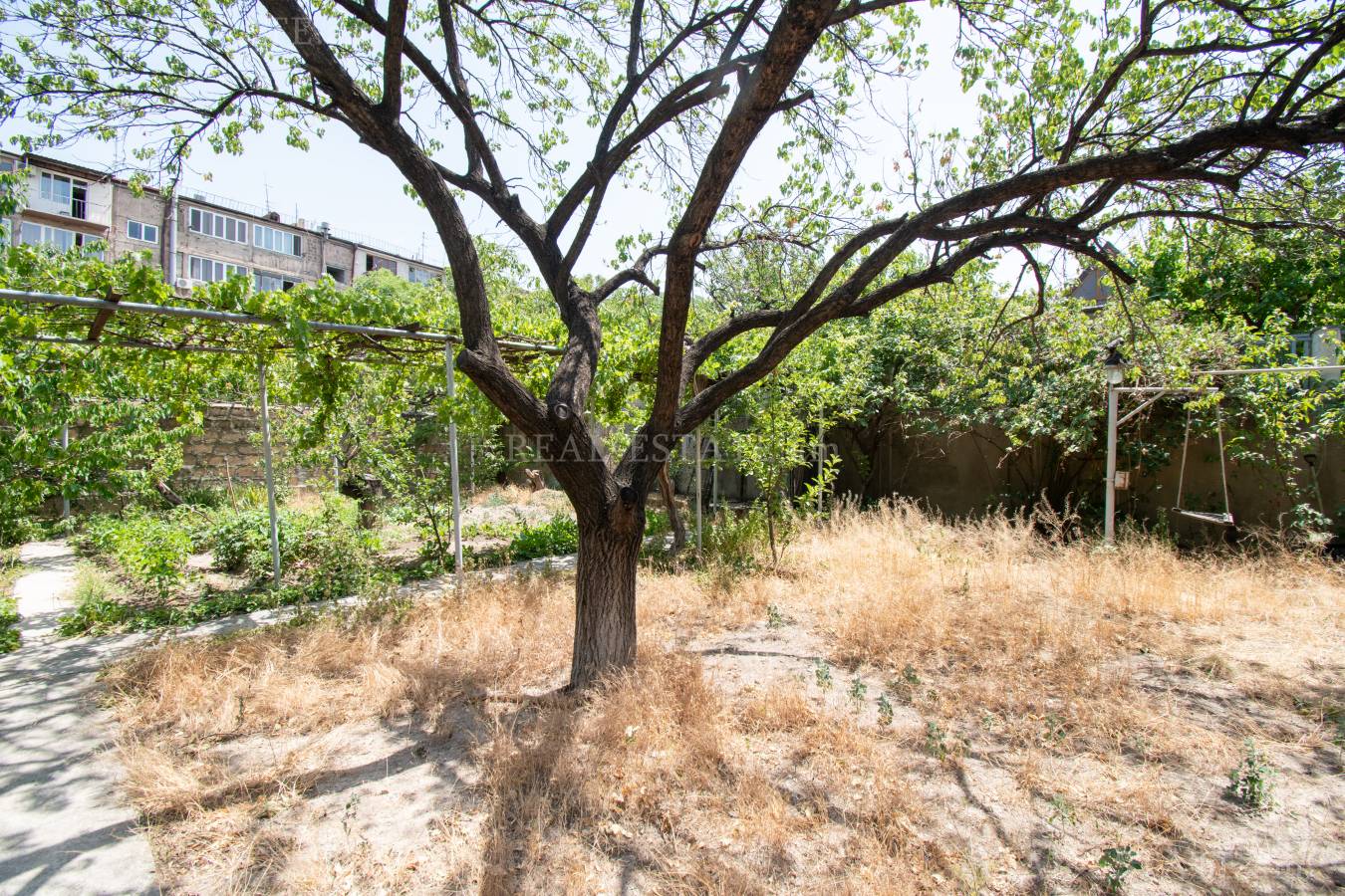 House for sale خیابان اِرزنکیان, عربگیر ایروان, 131697