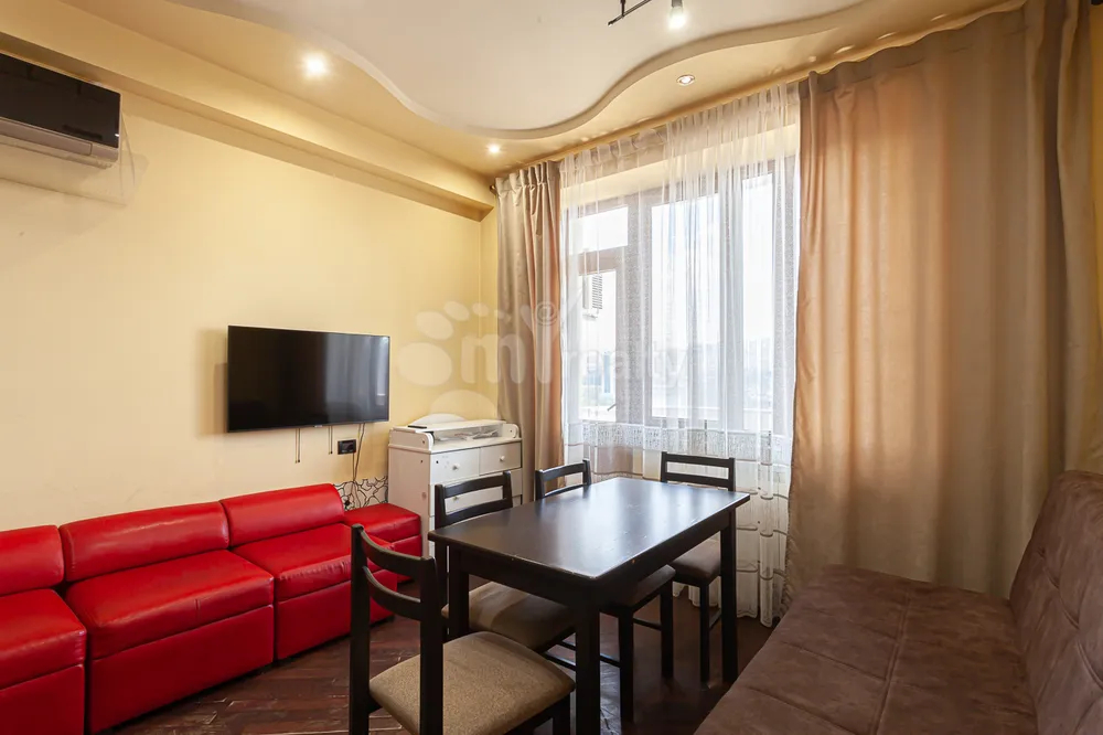 varcov-bnakaran-norakaruycum/2-senyakanoc/Argishti+St/Center/Yerevan