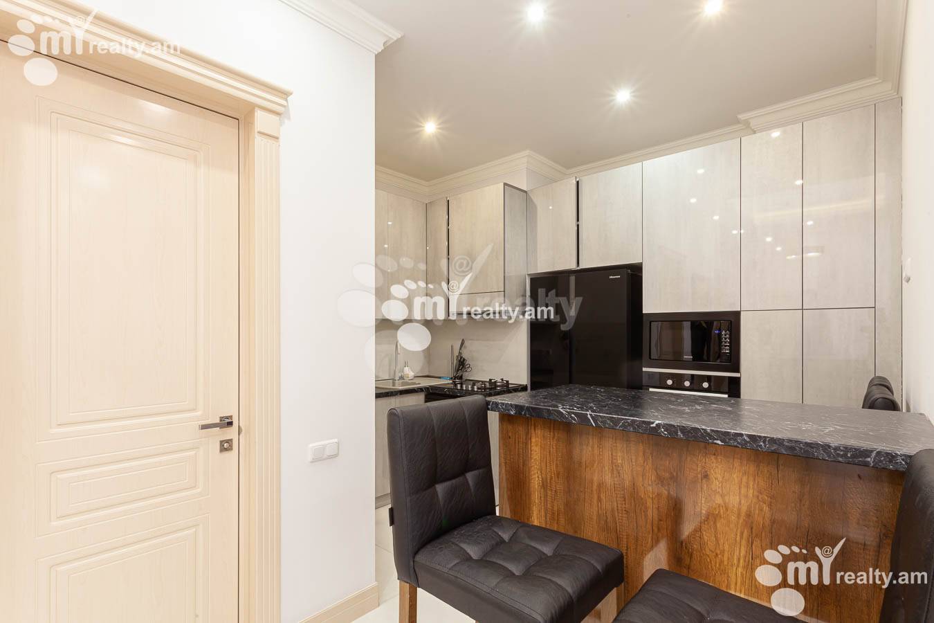 3 սենյականոց բնակարան վարձով Ամիրյան փող, Կենտրոն Երևան, 152995