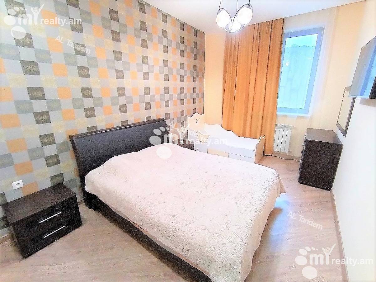 Купить 4 комнатную квартиру Антараин ул, Центр Ереван, 140587