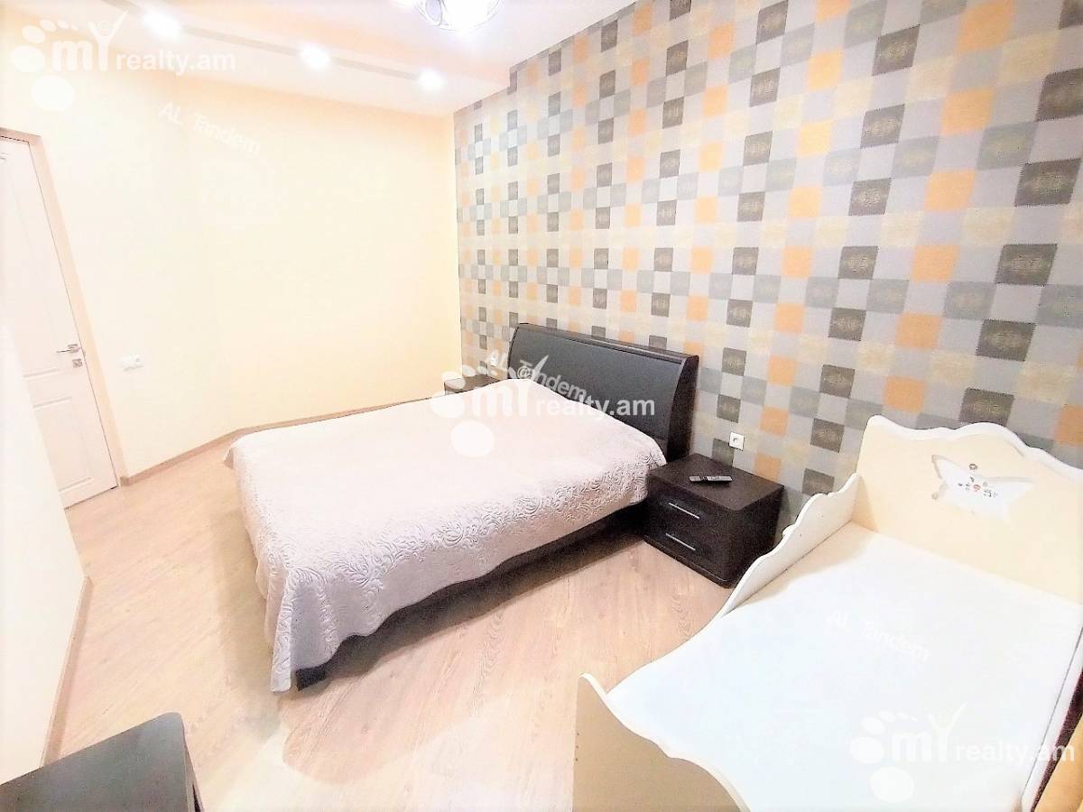 Купить 4 комнатную квартиру Антараин ул, Центр Ереван, 140587