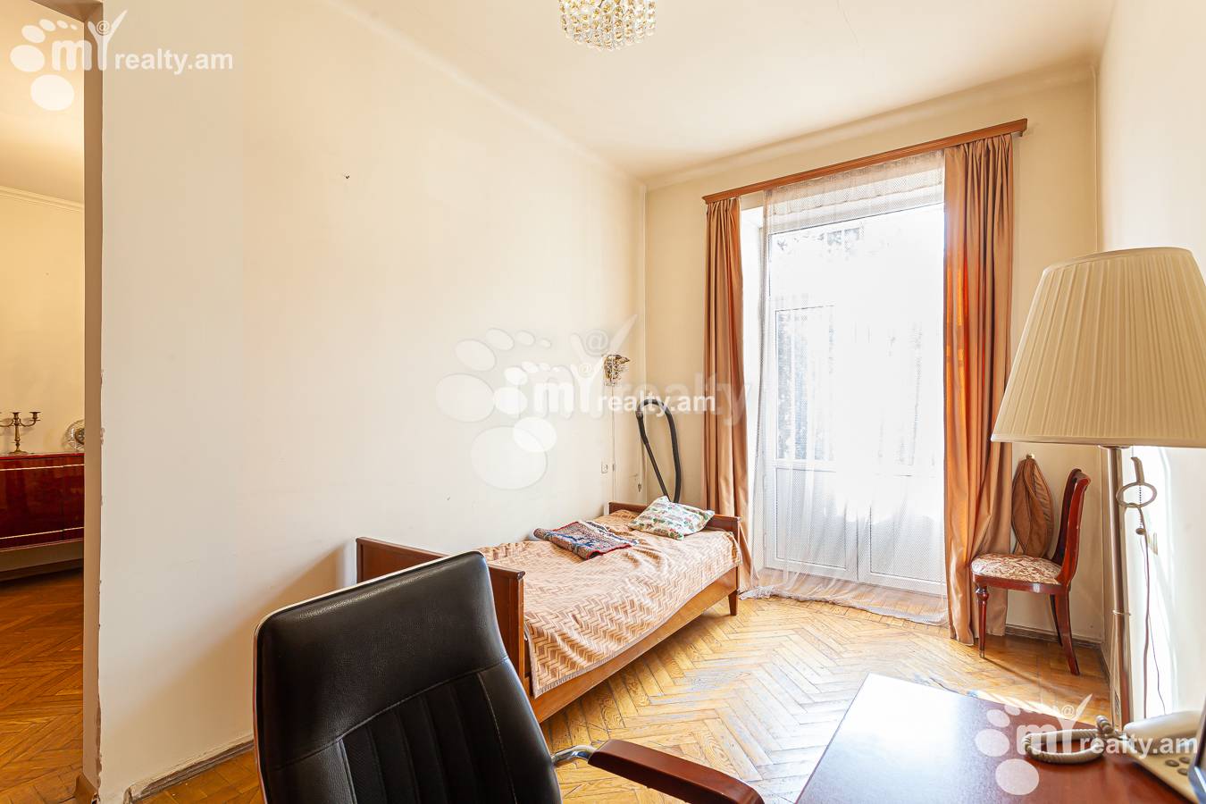 3 bedroom apartment for sale خیابان چارِنتس, مرکز شهر ایروان, 144765