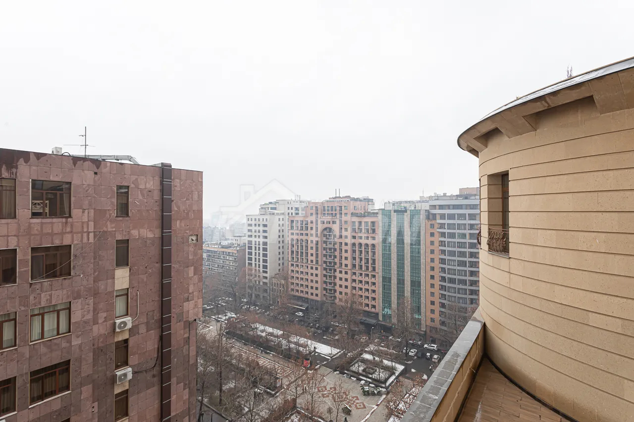 Снять 4 комнатную квартиру Арам ул, Центр Ереван, 159395