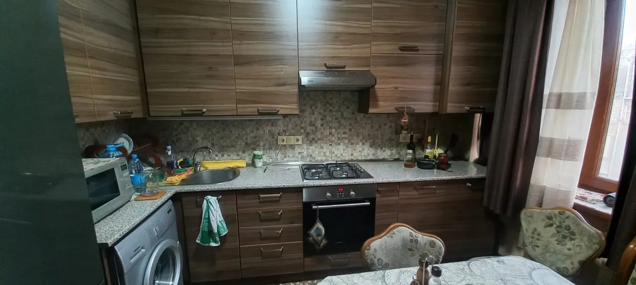 3 սենյականոց բնակարան  Մաշտոցի պող, Կենտրոն Երևան, 158089