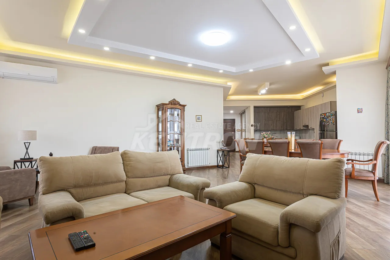 4 bedroom apartment for sale خیابان یِکمالیان, مرکز شهر ایروان, 158583