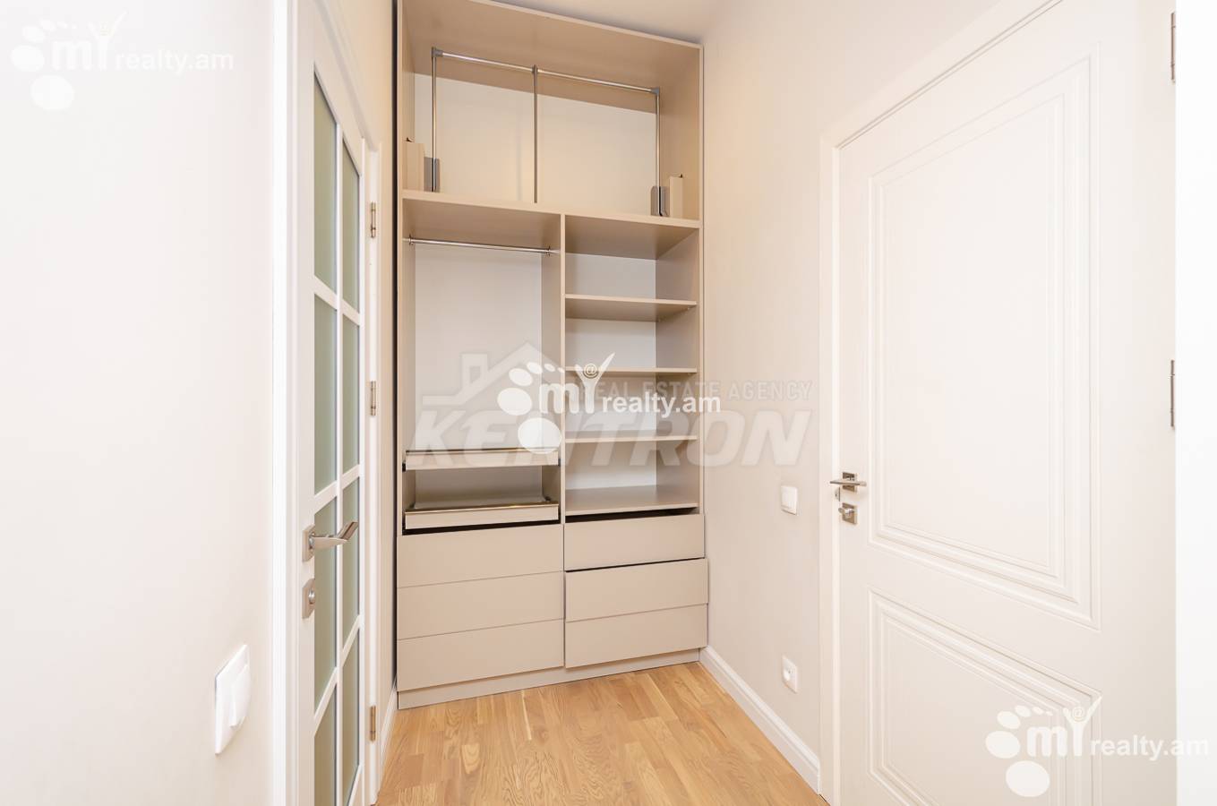 3 սենյականոց բնակարան  Նալբանդյան փող, Կենտրոն Երևան, 152842