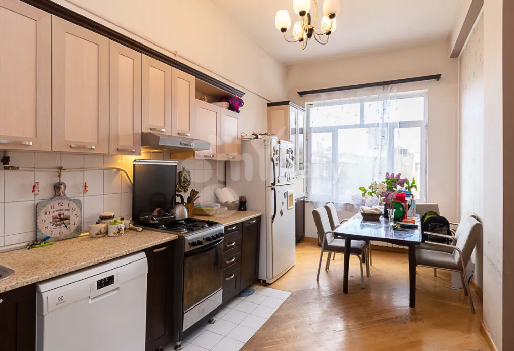 5 bedroom apartment for sale Zakyan St, Center Yerevan, 160371