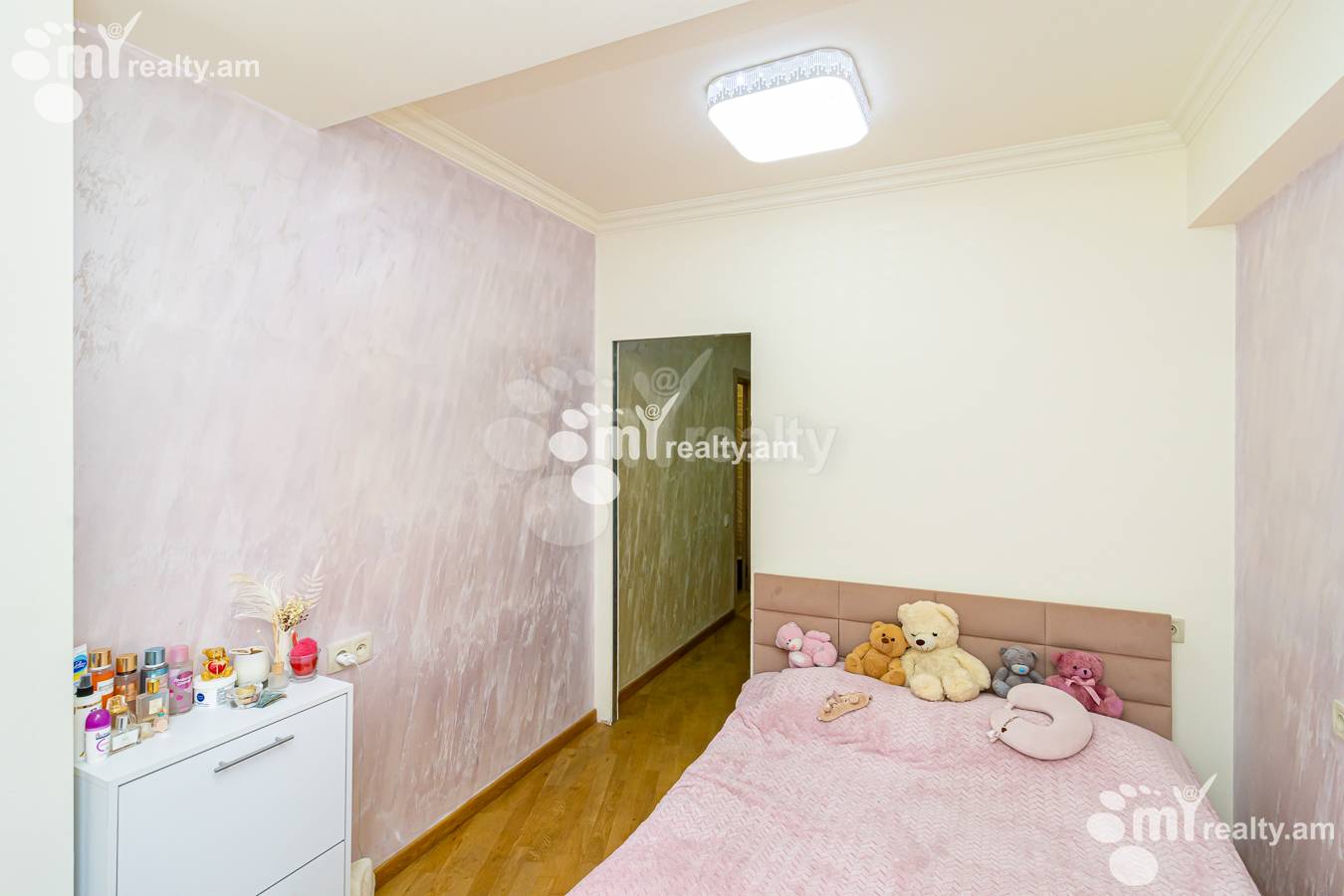 3 bedroom apartment for sale خیابان ناردُس, مرکز شهر ایروان, 139059