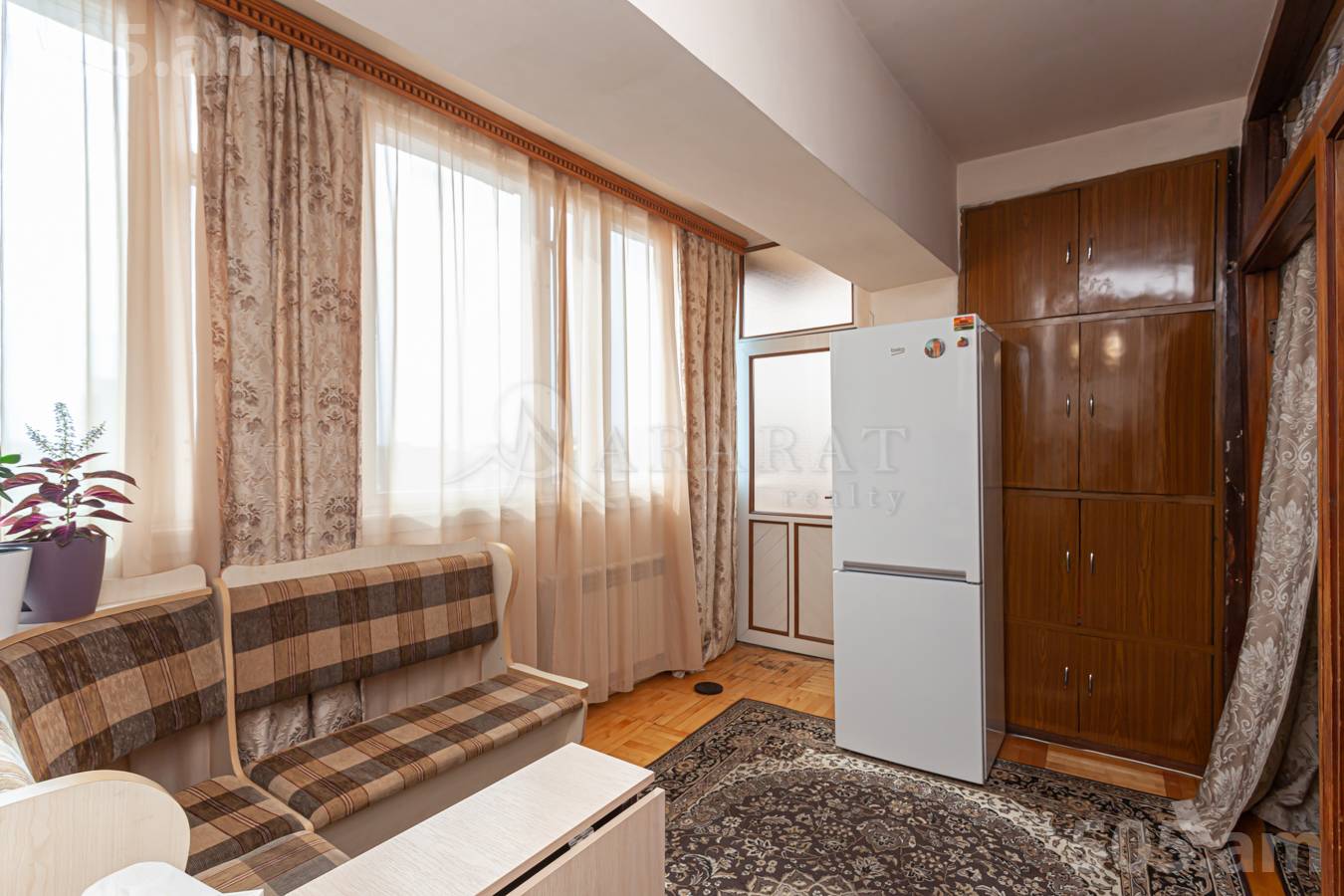 Купить 3 комнатную квартиру Саят-Нова пр, Центр Ереван, 150919