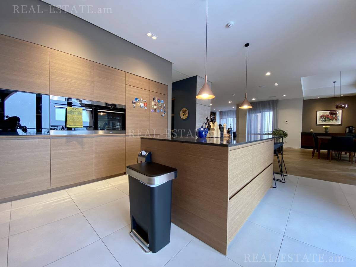 Купить 4 комнатную квартиру Антараин ул, Центр Ереван, 107579