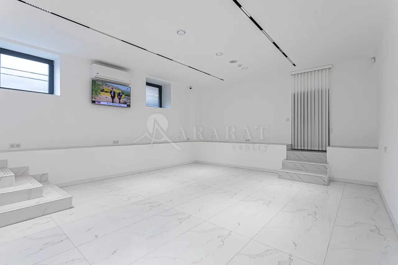 Снять коммерческoе помещение Амирян ул, Центр Ереван, 158143