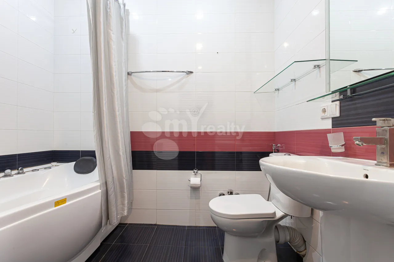 3 սենյականոց բնակարան  Ամիրյան փող, Կենտրոն Երևան, 158289