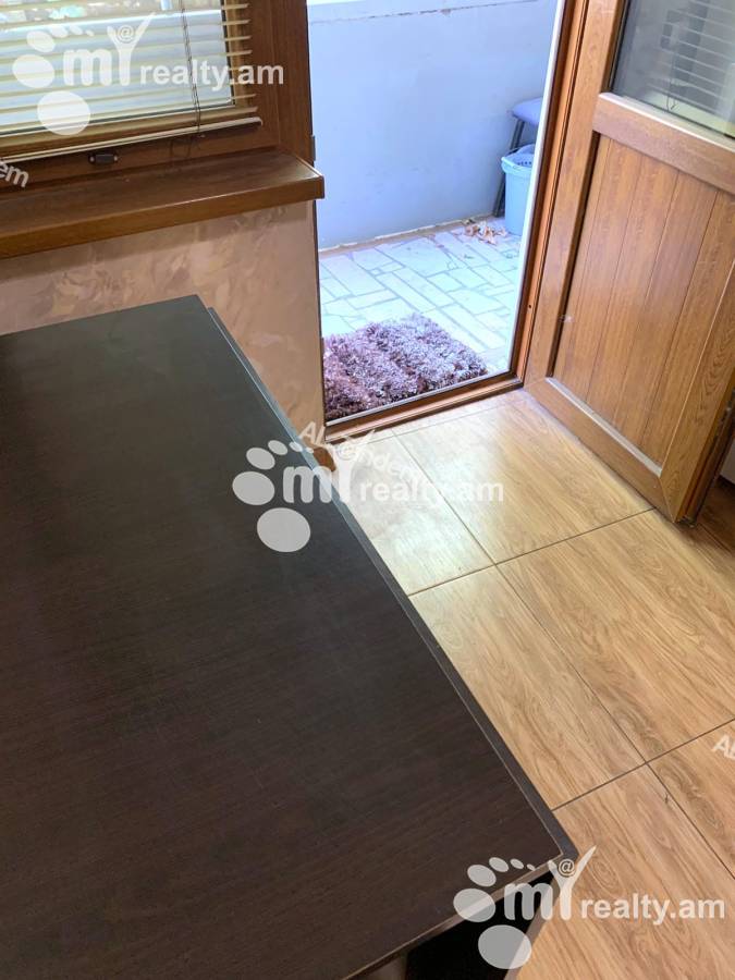 Снять 2 комнатную квартиру Бузанд ул, Центр Ереван, 136252