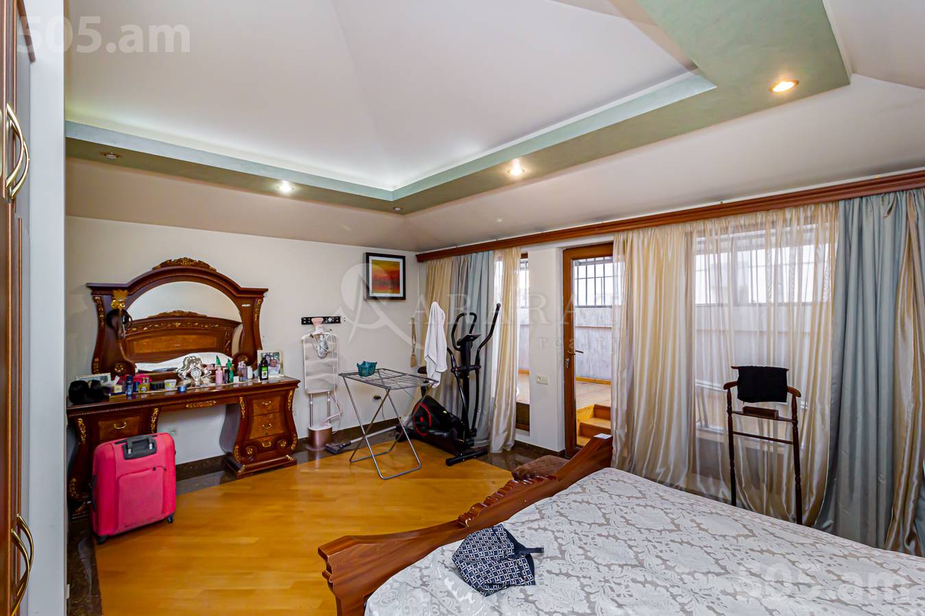 5 սենյականոց բնակարան  Պուշկինի փող, Կենտրոն Երևան, 152544
