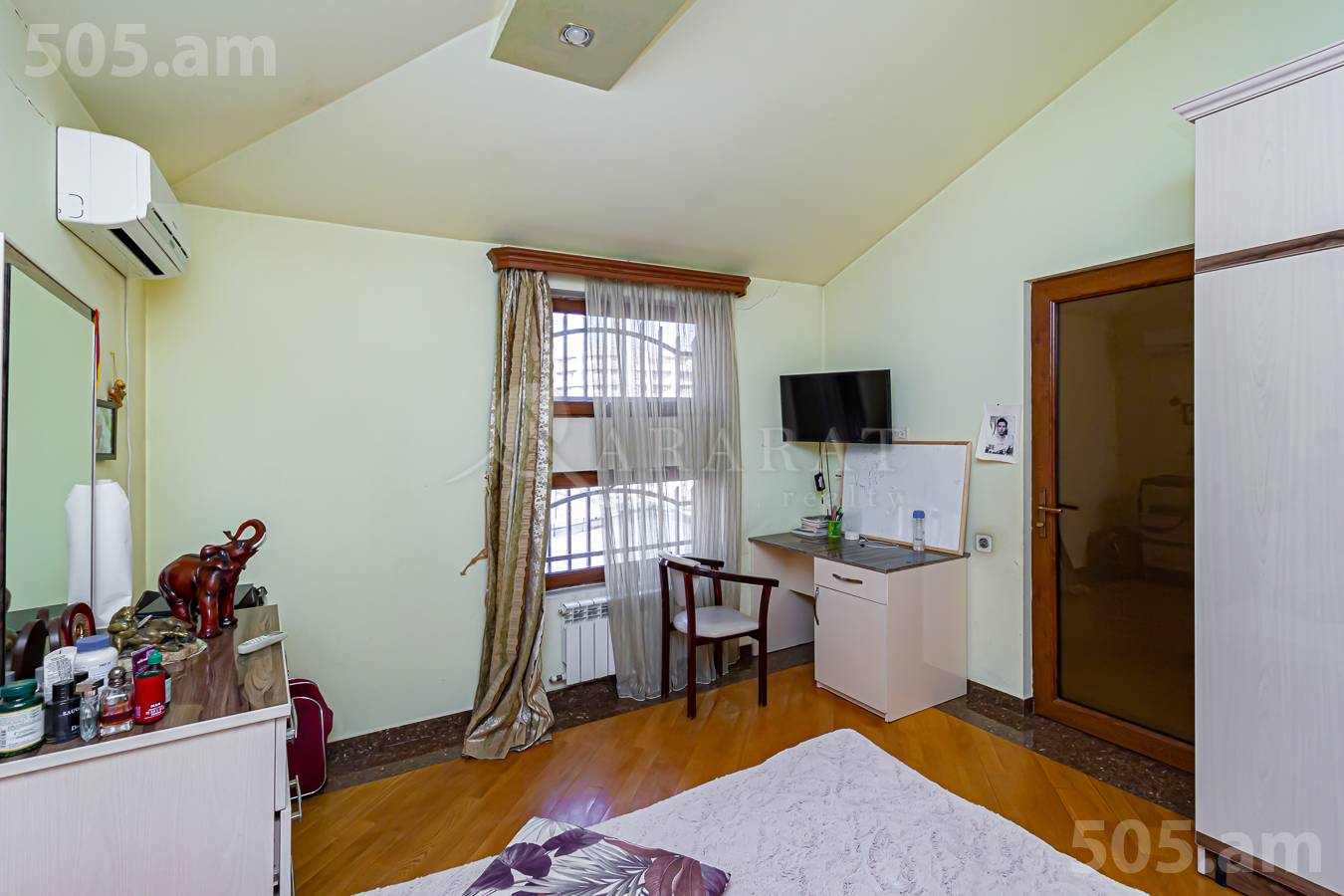 5 սենյականոց բնակարան  Պուշկինի փող, Կենտրոն Երևան, 152544