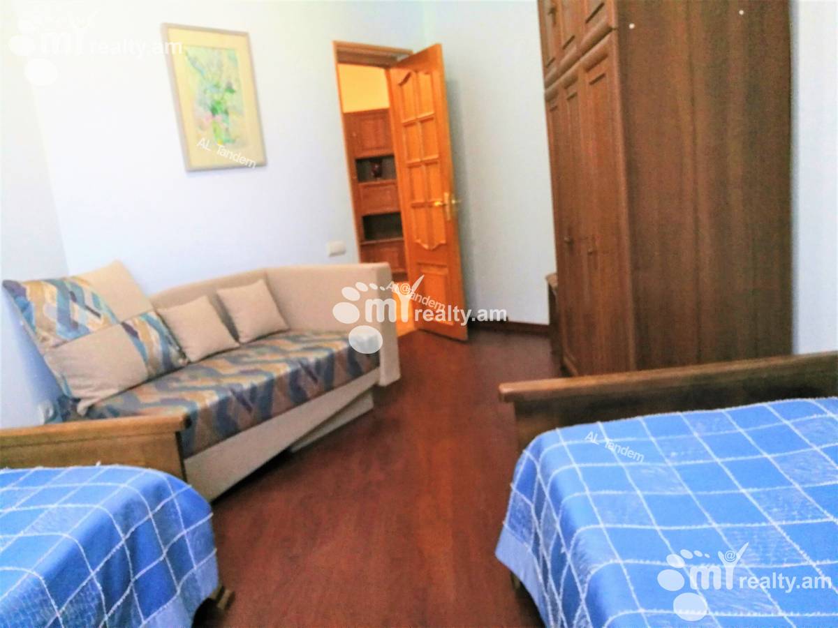3 սենյականոց բնակարան վարձով Հանրապետության փող, Կենտրոն Երևան, 125917