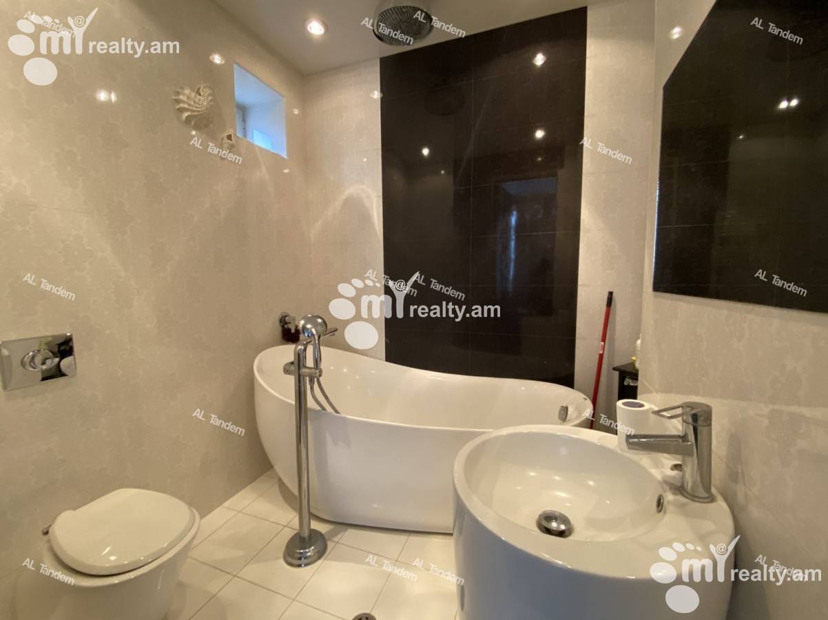 4 bedroom apartment for sale Nalbandyan St, Center Yerevan, 124001