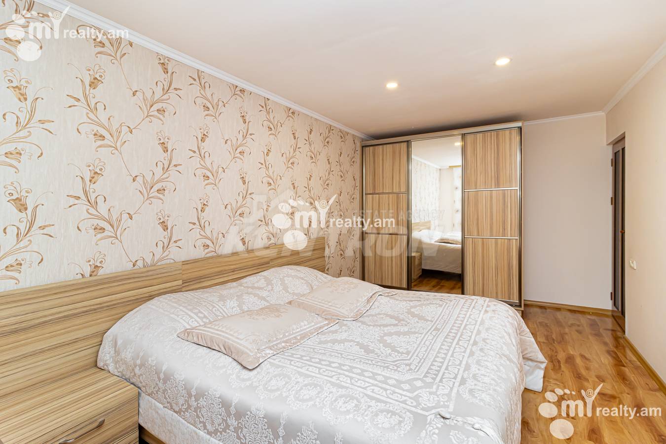 Купить 5 комнатную квартиру Г.Кочар ул, Арабкир Ереван, 154320