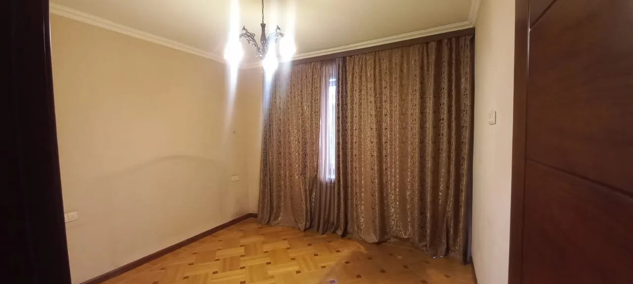 3 սենյականոց բնակարան  Մաշտոցի պող, Կենտրոն Երևան, 158089