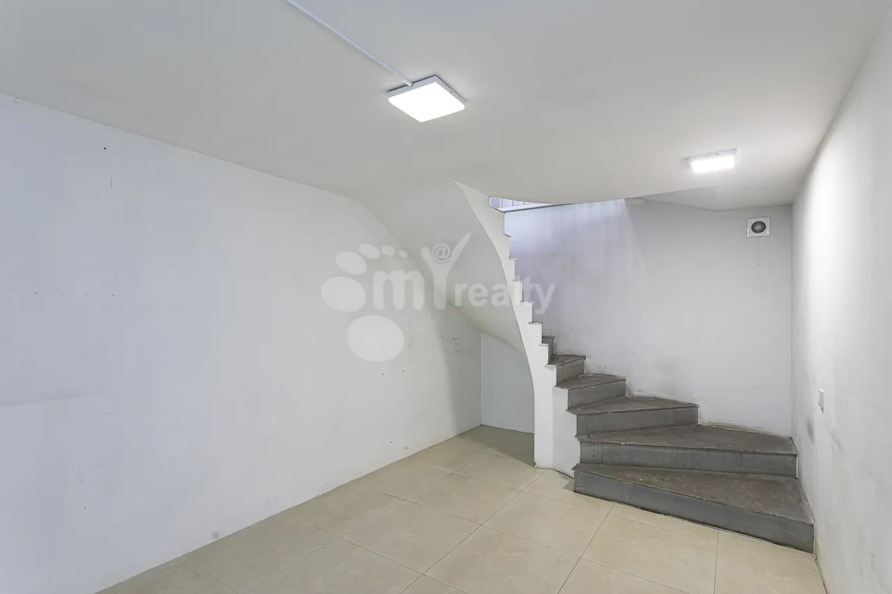 Commercial property for rent Vardanants St, Center Yerevan, 159999