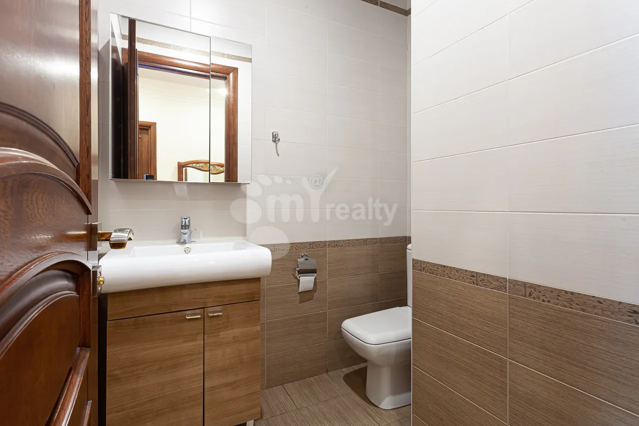 3 bedroom apartment for rent Vardanants St, Center Yerevan, 160678