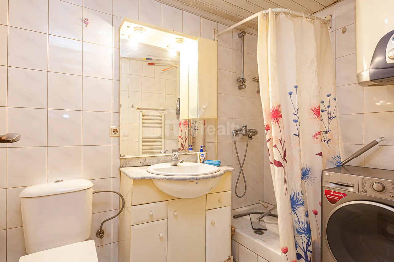 3 bedroom apartment for sale Zakyan St, Center Yerevan, 160263