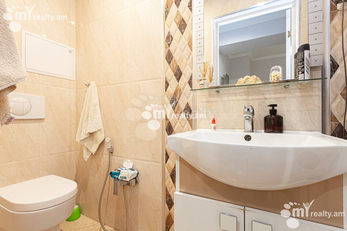 3 bedroom apartment for sale Hanrapetutyan St, Center Yerevan, 154693