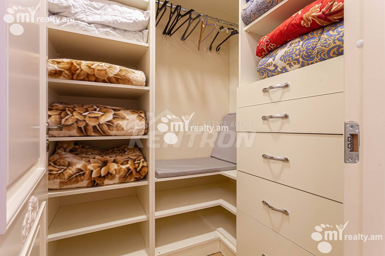 3 bedroom apartment for sale خیابان آرام, مرکز شهر ایروان, 154855