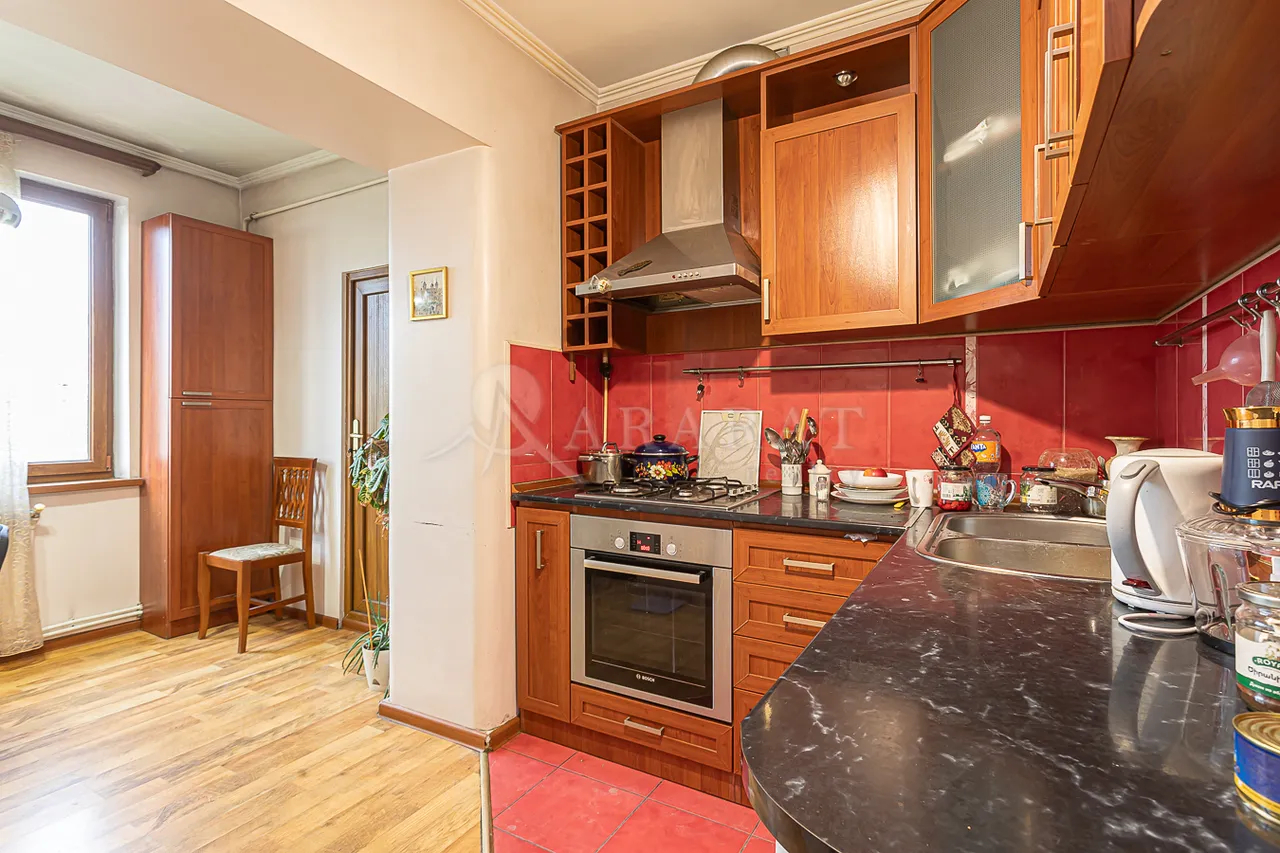 3 bedroom apartment for sale خیابان ابوویان, مرکز شهر ایروان, 157548