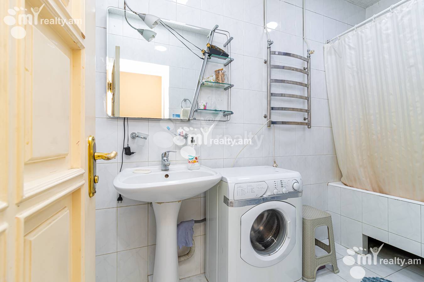 3 bedroom apartment for rent Khanjyan St, Center Yerevan, 148957